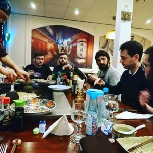 Partage de moment conviviaux, sorties d'équipe : repas au restaurant.